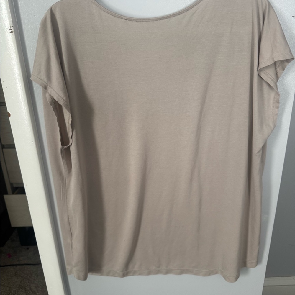 Uniqlo Light Beige Women's Short Sleeve Tee